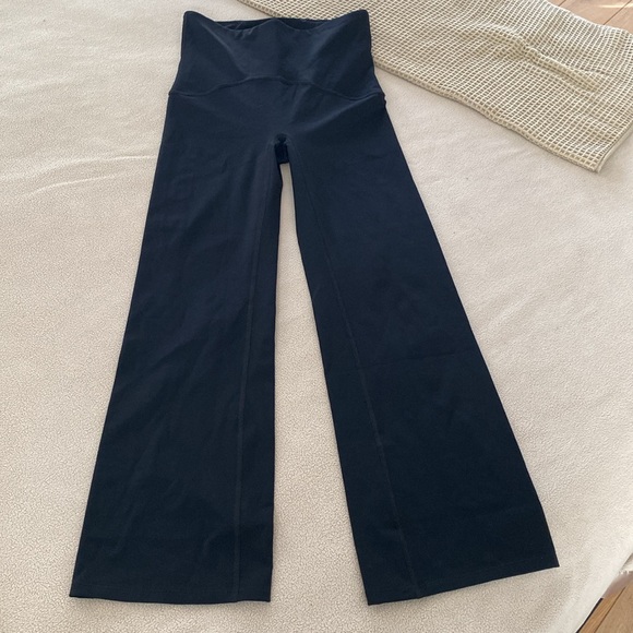 SPANX Pants - SPANXshape Booty Boost Flare Pant - Very Black